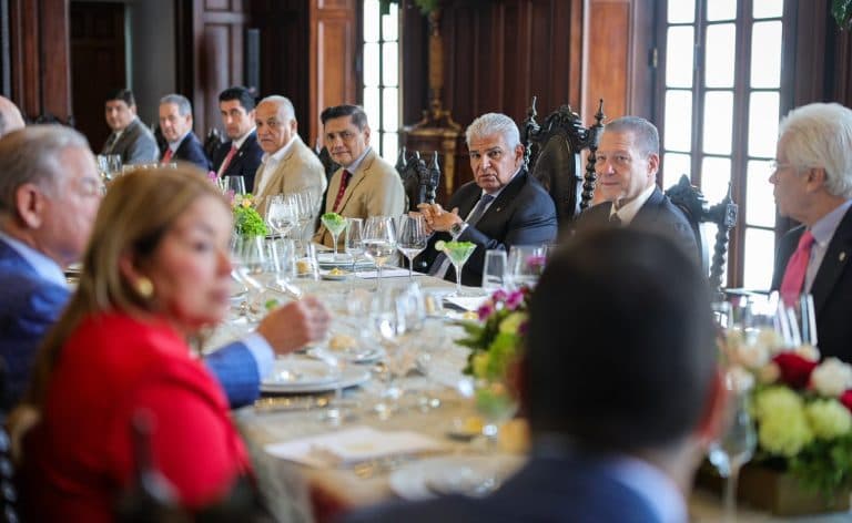 Panamá: entre inocentes invitaciones que favorecen la deriva autoritaria.
